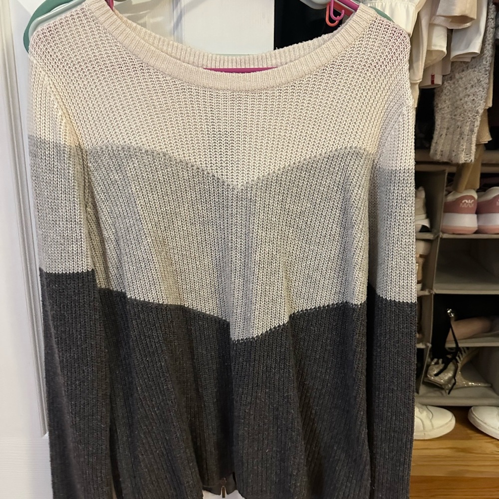Design History Cream and Gray Crew Neck Sweater with Chevron Pattern